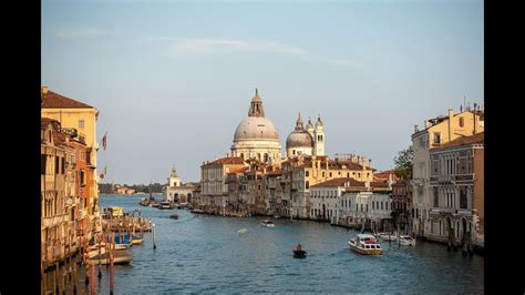 Cavallina! A Story of Forbidden Love Amidst Venetian Gondolas and Murmuring Canals